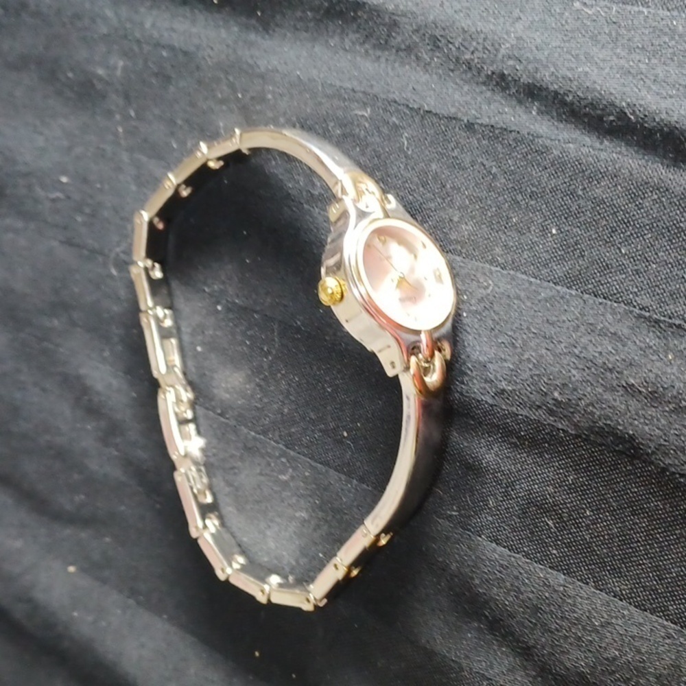 GRAMERCY WOMENS WATCH ⌚️ IN A BEAUTIFUL GOLD AND SILVER